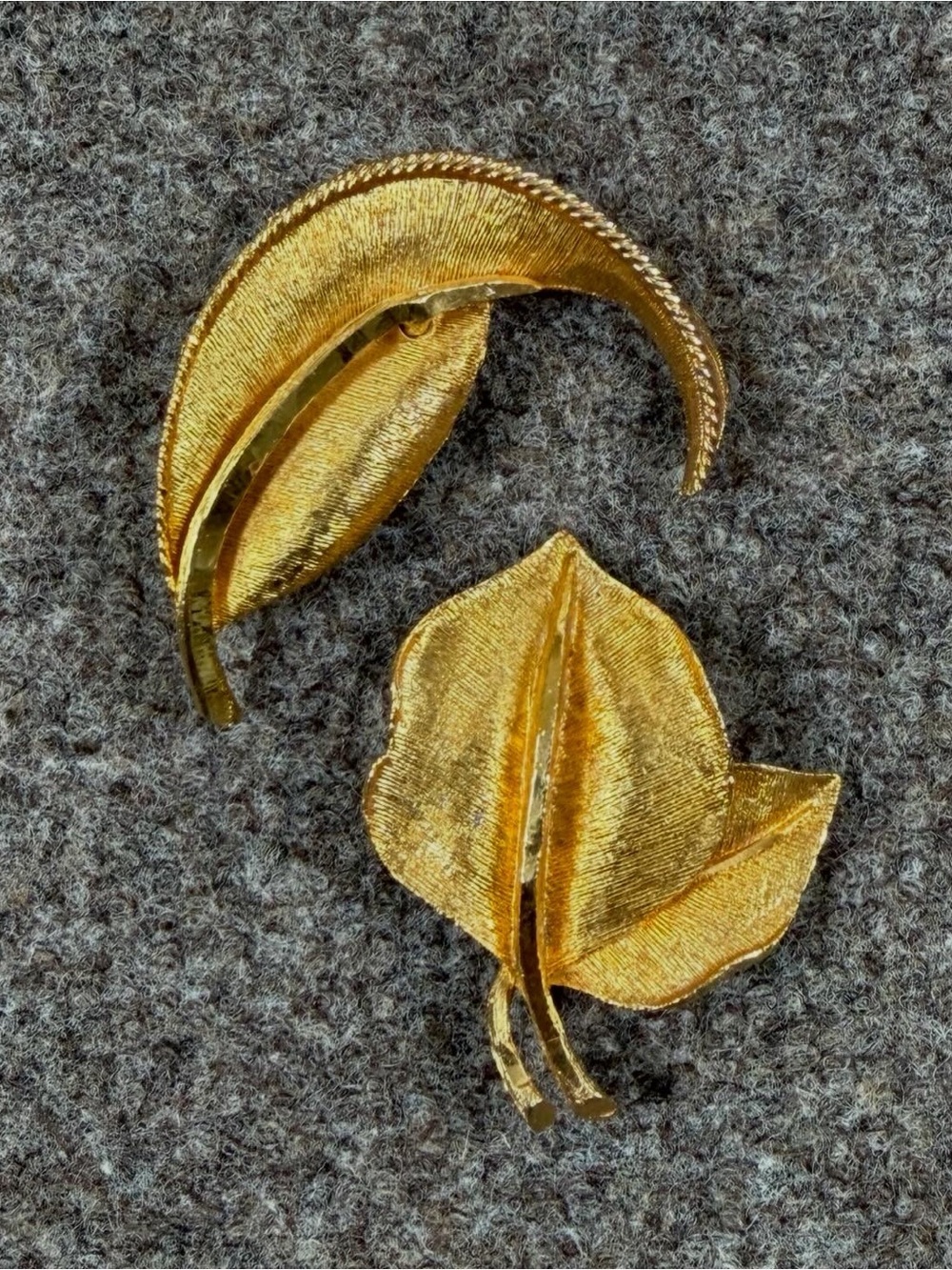 Vintage Gold Tone Textured Leaf Nature Brooch‎ Pins 2” Accent Jewelry Set of 2